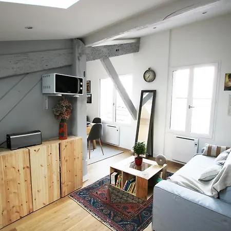 Guestready - Sunny Attic Near Grand Theatre Apartment *