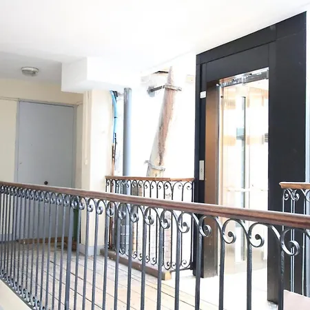 Guestready - Sunny Attic Near Grand Theatre